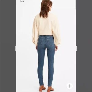 Levi’s medium wash 721 high rise skinny woman’s jeans